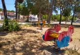 Juegos infantiles en la plaza Alcalde Cendrá Badía
