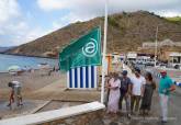 Izado de la bandera de sostenibilidad en El Portús