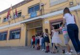 La alcaldesa celebra la vuelta al cole con los alumnos del CEIP Cuatro Santos