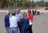 Trabajos de vallado en el Parque de los Exploradores en el polígono de Santa Ana