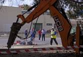 Trabajos de vallado en el Parque de los Exploradores en el polígono de Santa Ana