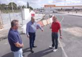 Trabajos de vallado en el Parque de los Exploradores en el polígono de Santa Ana