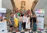 La alcaldesa y la concejal de Empleo visitan a las integrantes del programa, 
