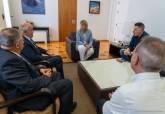 La alcaldesa recibe al presidente de la Asociaci�n Can�nica del Sant�simo y Real Cristo de la Divina Misericordia