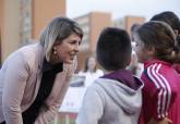 La alcaldesa Noelia Arroyo visita la Pista Municipal de Atletismo