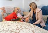 Visita de la alcaldesa Noelia Arroyo a María Ubero