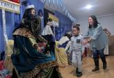 Los nios del Ensanche, los primeros en recibir los regalos de los Reyes Magos