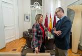 Encuentro de la alcaldesa con el consejero de Educación, Víctor Marín