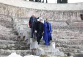 Visita de Ferran Adri junto a la alcaldesa de Cartagena al Teatro Romano