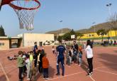 Contina la campaa 'Encesta con nosotros' que promueve el baloncesto en centros educativos