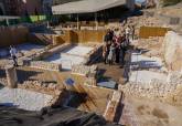 Una calzada y una casa romana se suman a la zona visitable del Barrio del Foro Romano