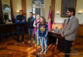 La alcaldesa ha recibido a la atleta Eva Ibarra, oro y rcord regional en los 60 metros lisos del Nacional sub-20