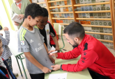 Actividad con escolares y el Jimbee CT Ftbol Sala
