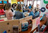 Alba Flores y ngel Abelln presentan de Temporada de Melocotones, la obra regional invitada del Premio Mandarache 2023, en centros educativos de Cartagena