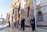 Izado de la bandera del Orgullo Lsbico en el Palacio Consistorial