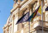 Izado de la bandera del Orgullo Lsbico en el Palacio Consistorial