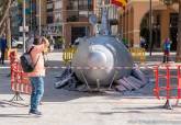 La réplica a escala real del prototipo del submarino de Isaac Peral, que ya se instaló en el centro de Madrid, está en la plaza Juan XXIII con motivo de Mucho Más Mayo y La Noche de los Museos