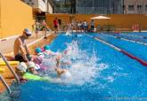 Piscina de la Casa de la Juventud de Cartagena en los cursos de natación de verano. 