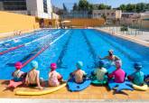 Piscina de la Casa de la Juventud de Cartagena en los cursos de natacin de verano. 