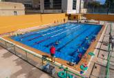 Piscina de la Casa de la Juventud de Cartagena en los cursos de natación de verano. 