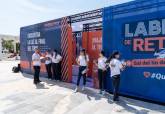 La acción itinerante 'Laberinto de retrasos', impulsada por la Plataforma #QuieroCorredor, ha llegado este viernes  a Cartagena