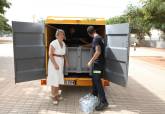 Reparto de agua en los colegios electorales para mitigar el calor