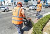 Operarios de Mantén CT reparan asfalto en el polígono Cabezo Beaza esta semana.