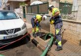 Labores de limpieza de los servicios municipales para prevenir inundaciones en caso de fuertes lluvias