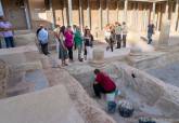La alcaldesa de Cartagena y la consejera de Cultura han visitado la excavación del pórtico del Teatro Romano de Cartagena