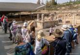 Turistas en el Foro Romano. Imagen de archivo