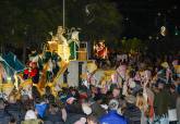 La cabalgata de los Reyes Magos más eficiente llena de ilusión las calles de Cartagena