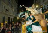 La cabalgata de los Reyes Magos más eficiente llena de ilusión las calles de Cartagena