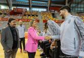 Visita de la alcaldesa a los jugadores del Ceb antes de la Final de Copa de la Liga LEB Plata que se disputa en Zamora
