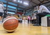 Visita de la alcaldesa a los jugadores del Ceb antes de la Final de Copa de la Liga LEB Plata que se disputa en Zamora