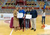 La alcaldesa entrega las becas a deportistas de alto inters municipal en el Palacio de Deportes