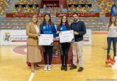 La alcaldesa entrega las becas a deportistas de alto inters municipal en el Palacio de Deportes