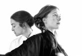 Helena Canas & Olga Llad bailarn la pieza Koshas