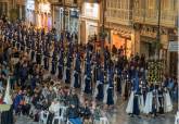 La corporación municipal acompaña al Santo Entierro en la procesión marraja del Viernes Santo