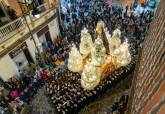 La corporación municipal acompaña al Santo Entierro en la procesión marraja del Viernes Santo