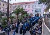 Los marrajos entonan su última Salve en la procesión de la Vera Cruz