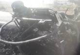 Bomberos de Cartagena extinguen el incendio de un coche eléctrico en Molinos Marfagones