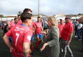 La alcaldesa con la Deportiva Minera celebrando el ascenso
