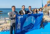 Entrega y colocacin de Banderas Azules en la playa de Cala Cortina, Cartagena. 