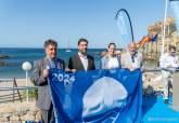 Entrega y colocacin de Banderas Azules en la playa de Cala Cortina, Cartagena. 