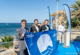 Entrega y colocacin de Banderas Azules en la playa de Cala Cortina, Cartagena. 