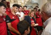La alcaldesa recibe a la plantilla del Dolorense en el Palacio Consistorial