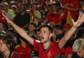 Cartagena vibra con la pantalla gigante instalada por el Ayuntamiento para ver la victoria de España en la Eurocopa