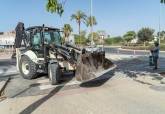 Trabajos en la avenida del Cantn de reparacin del firme tras la rotura de una tubera de la MCT. 