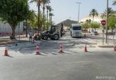 Trabajos en la avenida del Cantn de reparacin del firme tras la rotura de una tubera de la MCT. 