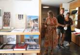 La alcaldesa, Noelia Arroyo, con los trabajadores del Teatro Romano